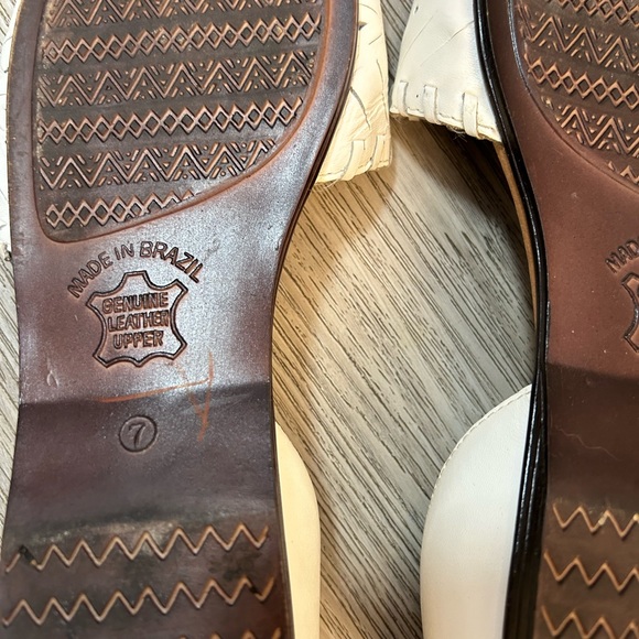 COASTERS genuine leather women’s white flat sandals shoes. GUC. - Picture 3 of 6